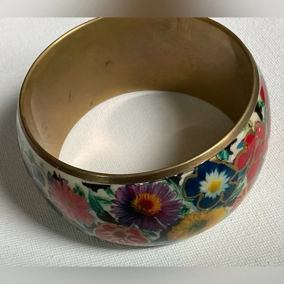 Vintage Floral w/Gold Accents Bangle Bracelet Brass interior/Pretty Piece - Picture 2 of 8